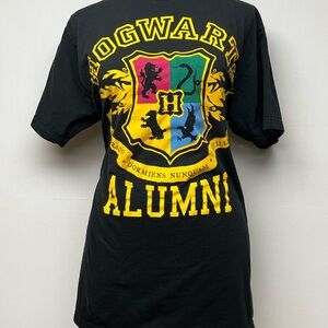 Hogwarts T-Shirt •Alumni •Black •Graphic T-Shirt
